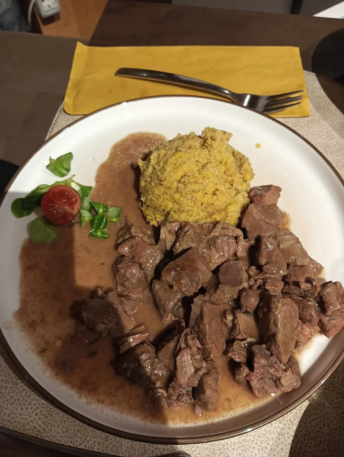 Cervo in umido con polenta