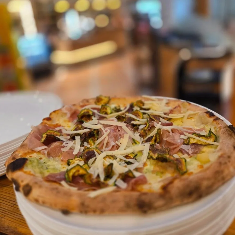 Pizza cotta nel forno a legna del Cantuccio